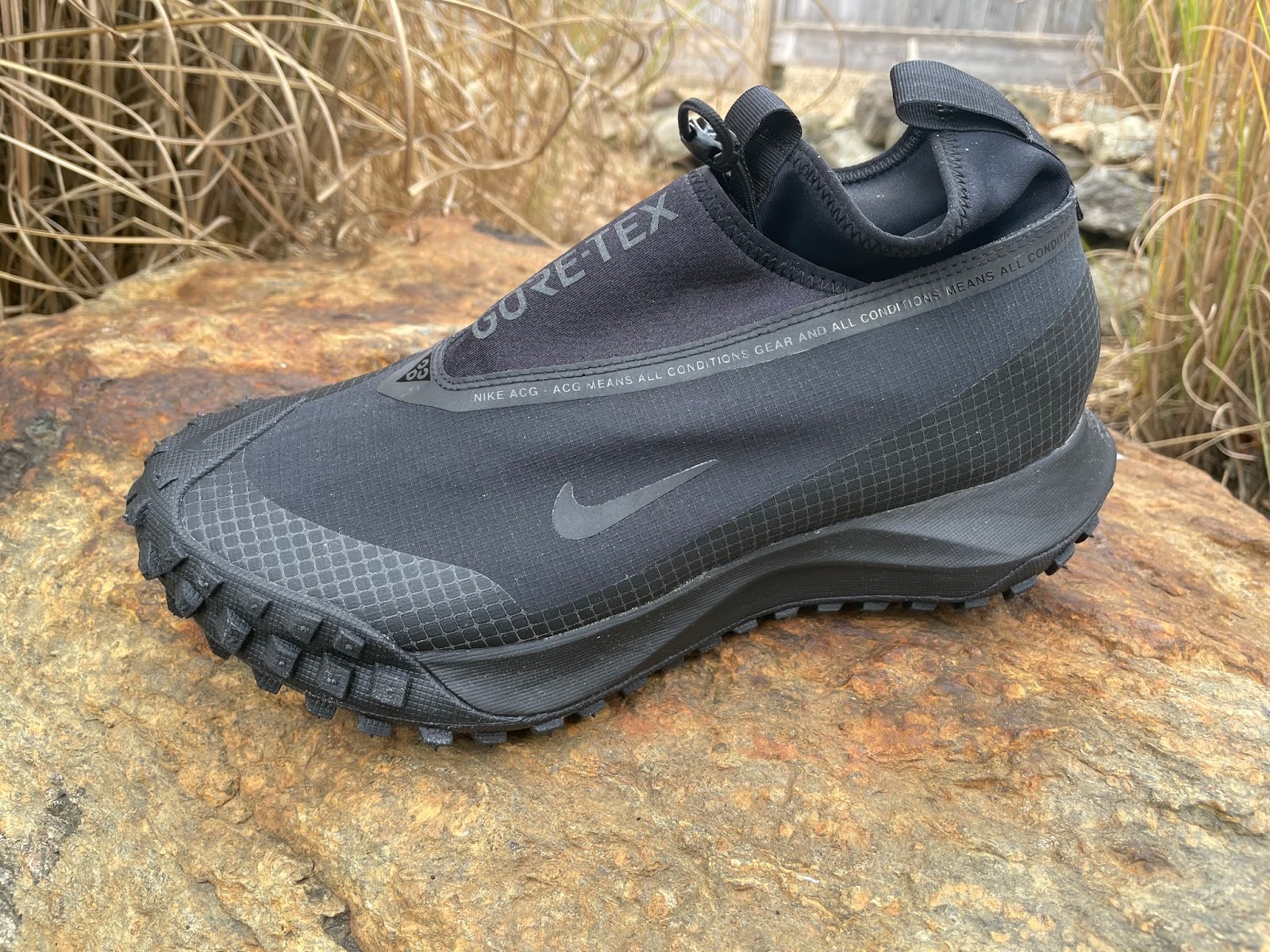 Acg hiking shoes hotsell