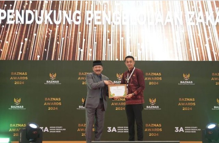 Pj Bupati Muaro Jambi Raih Penghargaan Baznas Award 2024 di Jakarta