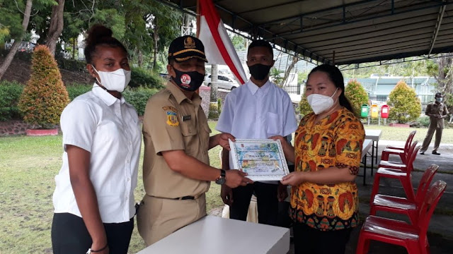 Humas Setda Kota Jayapura Lepas 2 Siswa SMKN 3 Pelaku Praktek Kerja Lapangan.lelemuku.com.jpg