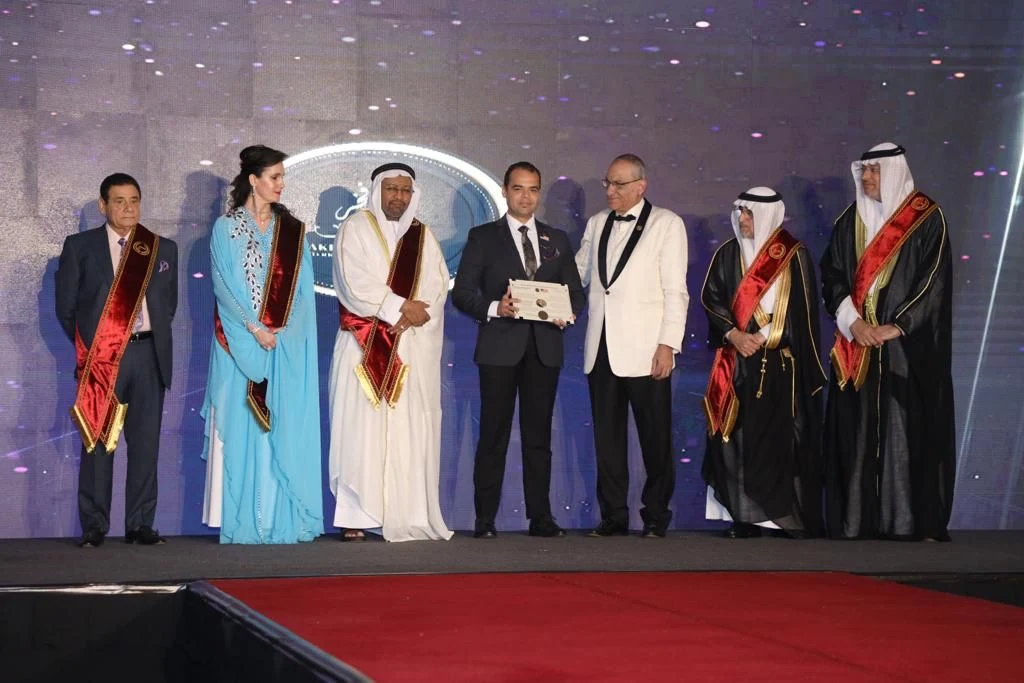 مصري يحصد جائزة "فخر العرب الدولية" لعام 2022 في دبي