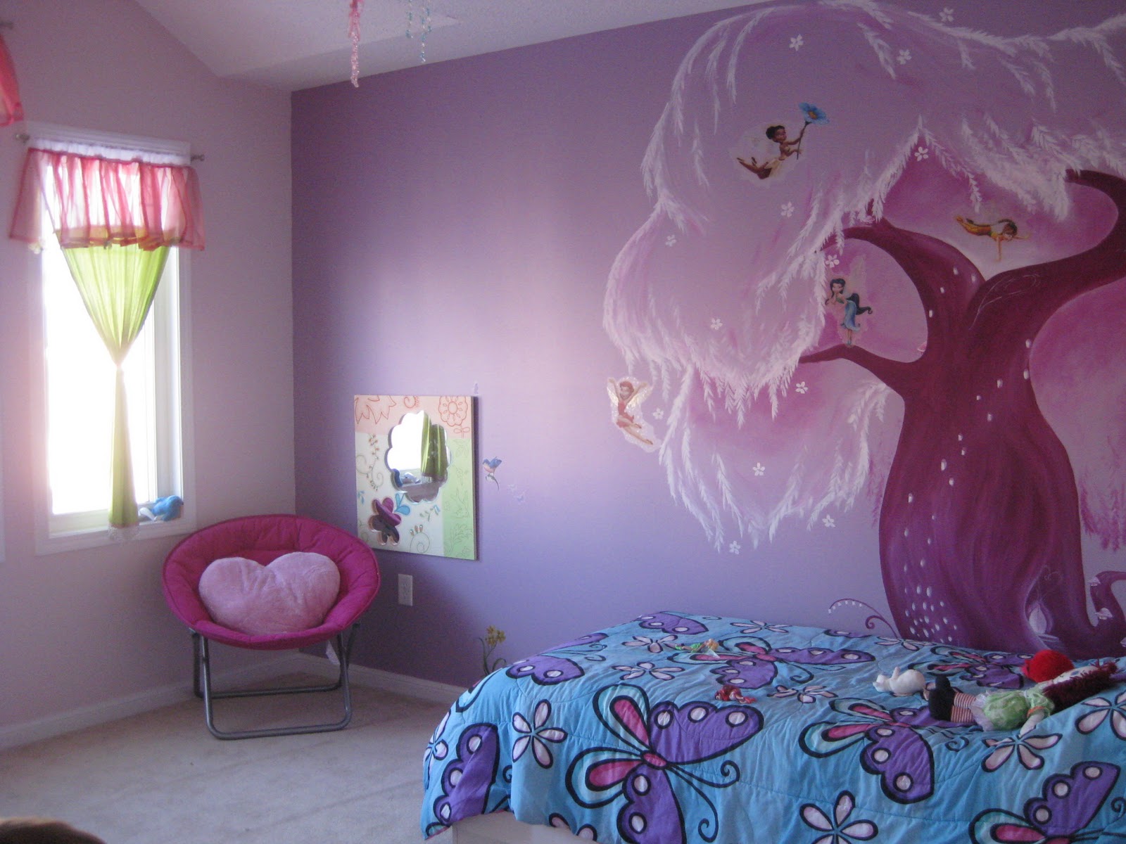 Amelie's bedroom mural - paint