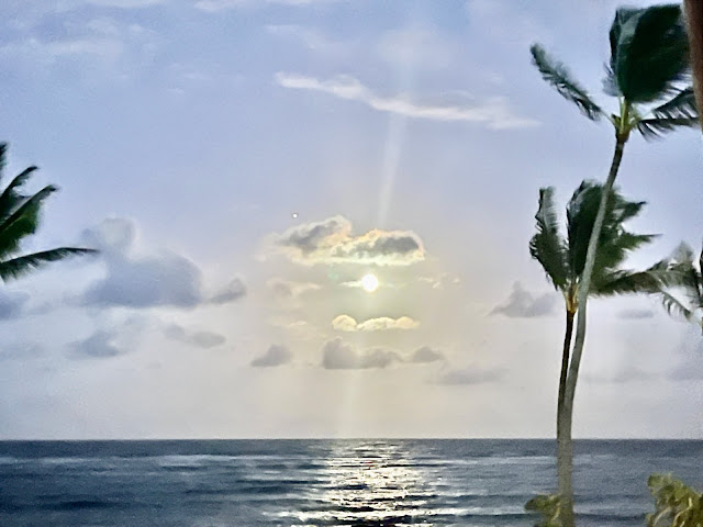 Kauia full moon by the beach