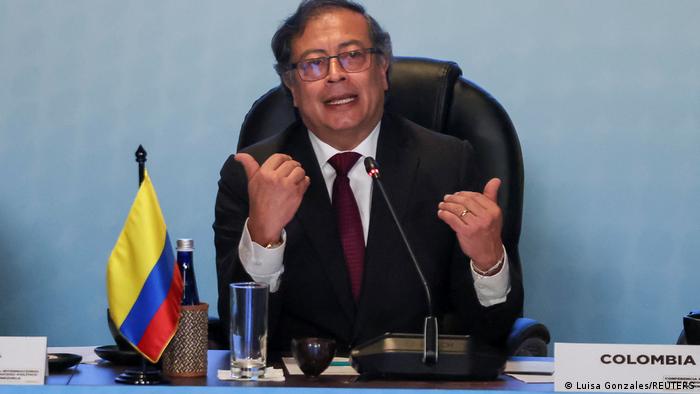 Gustavo Petro asegura que colombianos están sin libertad