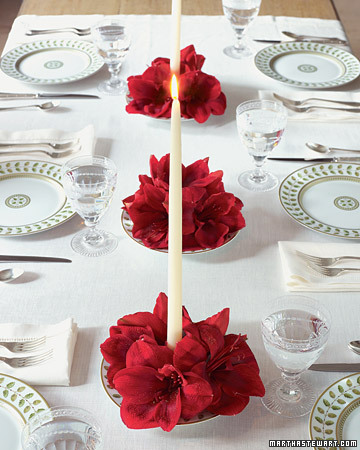 These candle and flower centerpieces are simple but gorgeous and I love how