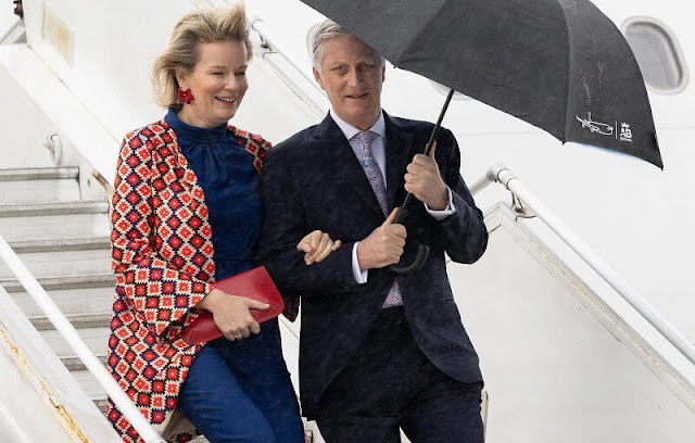Queen Mathilde wore a jacket and dress by Odile Jacobs. She wore a blue sweater. Odile Jacobs brand was created in Belgium