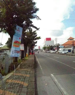 Pasang-Vertical-Banner-SHRIMP-BURGER-Wendys-Semarang