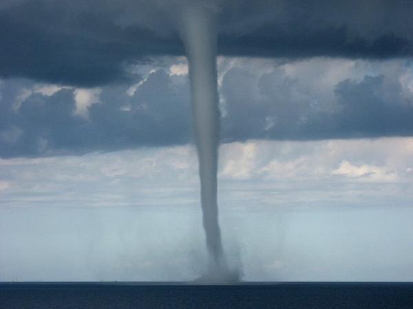 tornado4.img assist custom 600x450 روافع المياه في البحر الأدرياتيكي