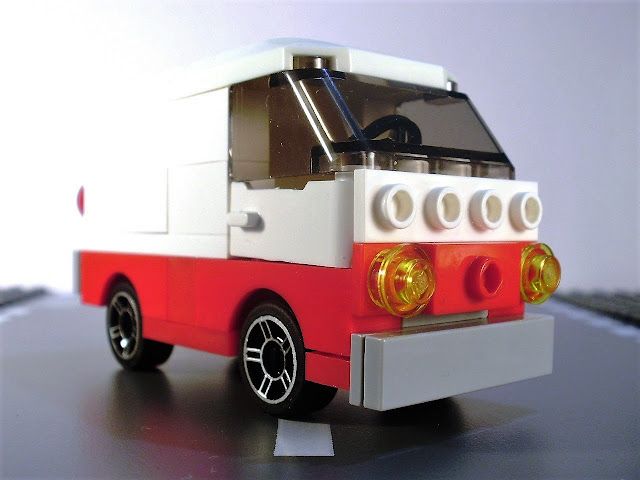 MOC LEGO Carrinha branca e vermelha