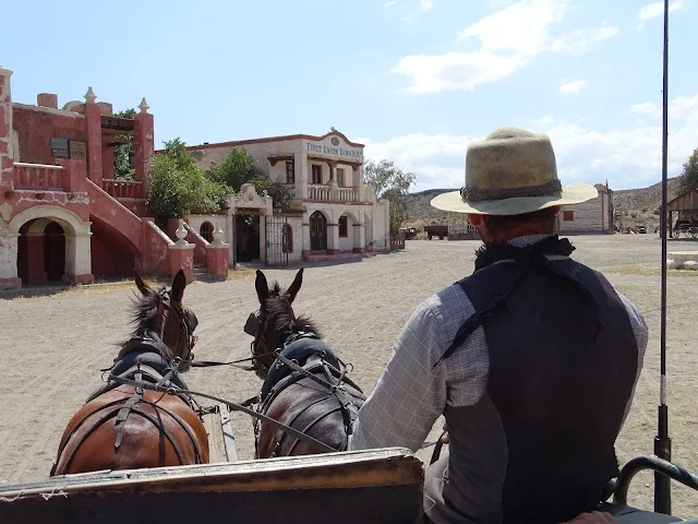 Vista desde un coche de caballos en el oeste americano.