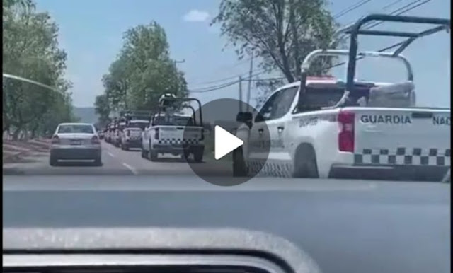 VIDEO.- Sicarios se graban paseándose frente a Convoy de La Guardia Nacional" todo para El Tik Tok