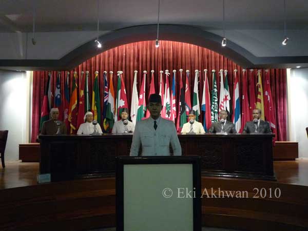 Photo 2 A diorama depicting Indonesia's first President Soekarno delivering