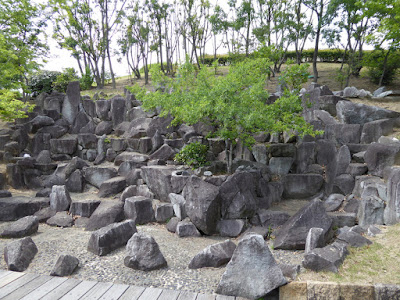 八幡屋公園 グリーンヒルズ 岩