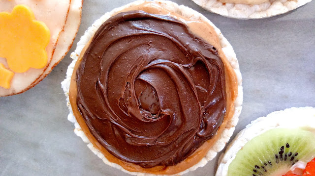 a close up of the chocolate peanut butter rice cake