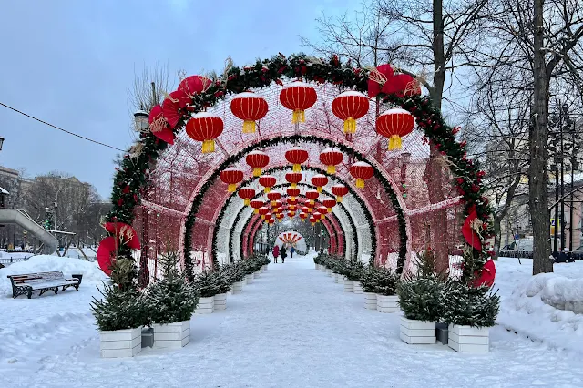 Тверской бульвар, украшения китайского Нового года