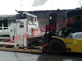 RENTAL FORKLIFT 5 TON DI PASAR REBO