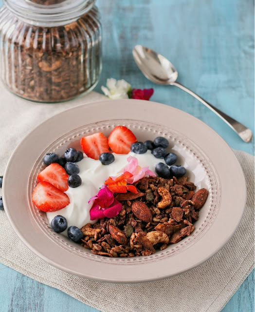 Sugar free chocolate granola with fresh fruit