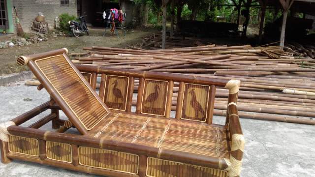 Bergelut dengan Kerajinan Bambu  Sudaryanto Mampu Kuliahkan 