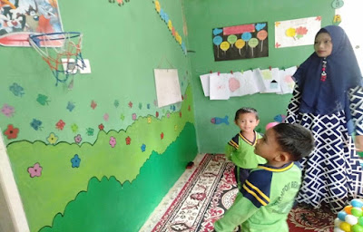 foto kegiatan anak melempar boloa