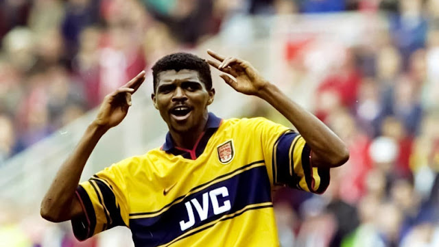 Kanu celebrating scoring for Arsenal