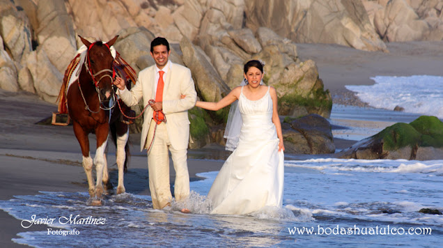 Boda en playa, Trash The Dress con caballos, Bodas Huatulco, Beach Wedding.