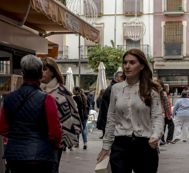 calles, Sevilla, foto callejera, street photography, diciembre, navidad