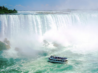 Maid of the Mist VII, Niagara Falls, Ontario, Canada Wallpapers