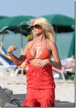 Victoria-Silvstedt-Nice-Orange-Bikini-Pictures-In-Miami-Beach-01