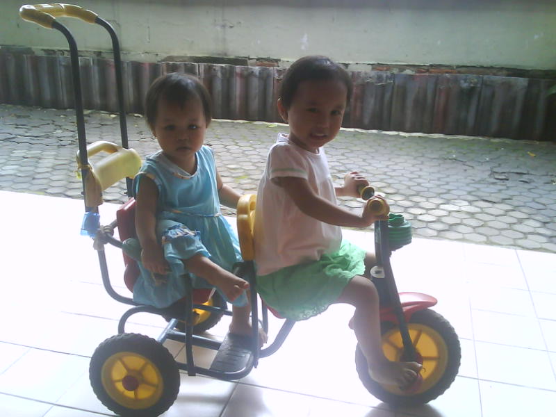 Keishia Anak yang manis Main sepeda Keishia Anak yang manis Main sepeda