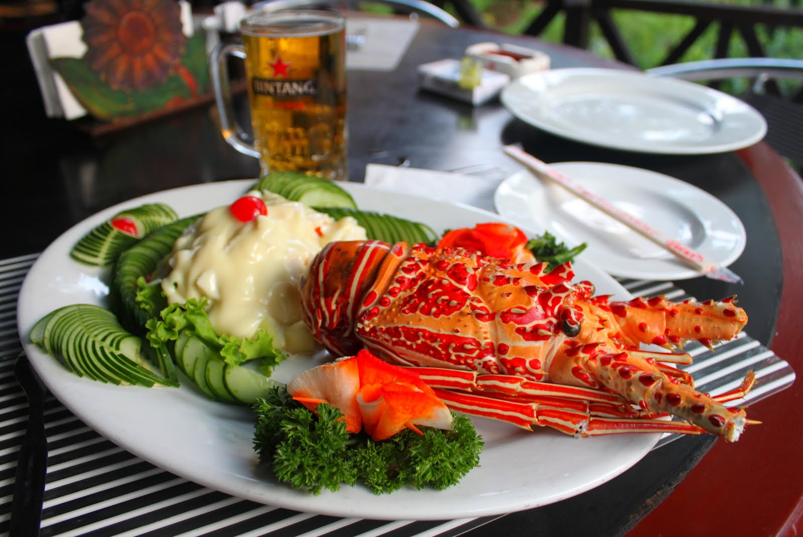 https://blogger.googleusercontent.com/img/b/R29vZ2xl/AVvXsEg21UMwIfNJsjxO6a2eZbgYCqwgmpKZ710LKUqfWPTb4RkBvxFQvdUVbp4ln7ZAw6ZdNk31C4AW5e6pTO36Wg6vbnQj7c8NfTD5vbbfmgxbqgorX5L0UFolrHhdtxisQNzkrLMQQsnPPw/s1600/Lobster+Lunch+in+Jakarta+Indonesia.jpg