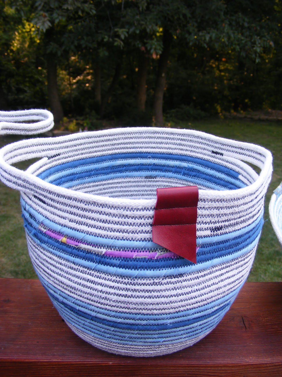 TIA CURTIS QUILTS: Rope Baskets are addictive - a little tutorial for you