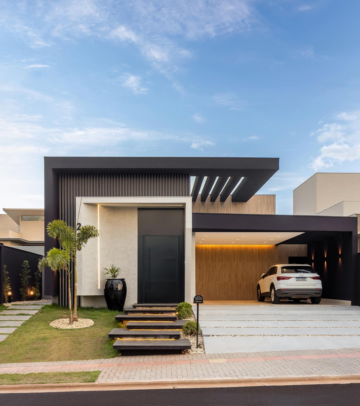 Fachada de casa preta: exemplos da tendência no design de exteriores