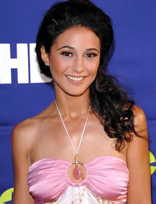 Colorful Jewelry: Actress Emmanuelle Chriqui Photos