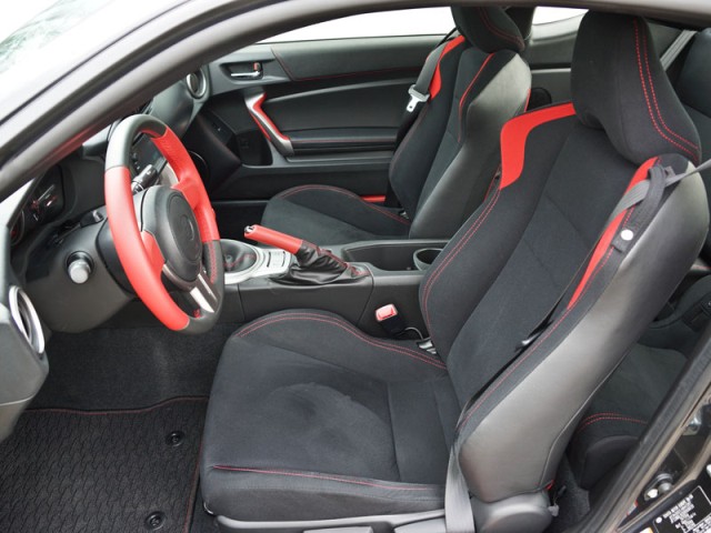 Toyota GT 86 2013 interior