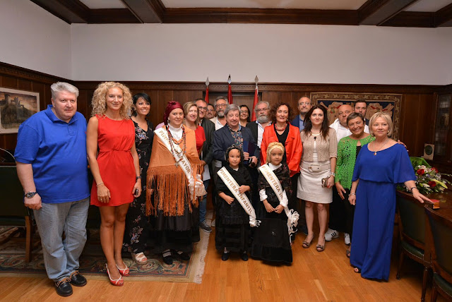 Rosa Luna y Ruth Santín momentos antes del pregón de las fiestas de La Encina