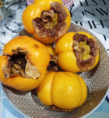 Buah Pisang Kaki Atau Persimmon Fruits