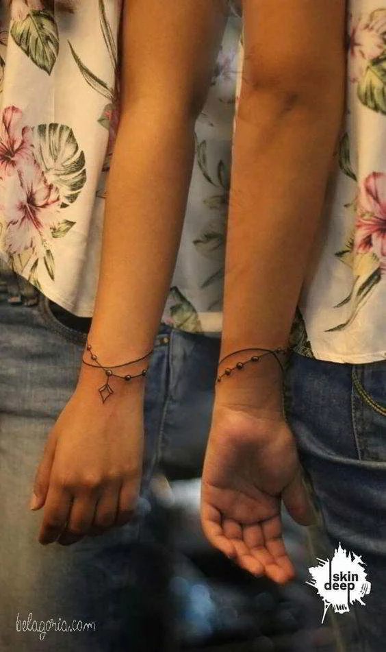 tatuaje de pulsera para una chicas