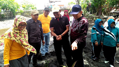 Program Kali Bersih di jembatan Patah