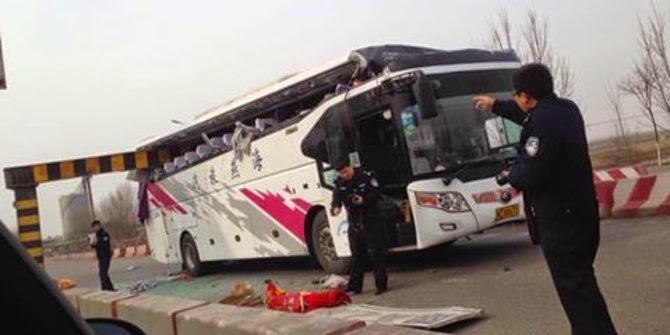 Bus Di China Hajar Palang Rintang, Tewaskan Dua Penumpang