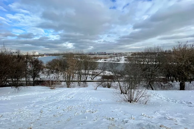 парк Коломенское, вид со смотровой площадки, Москва-река