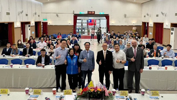 ▲彰化市友好城市美國托倫斯市長陳光豪（前排右3）去年來台和林世賢市長舉行產業座談會。（彰化市公所提供）