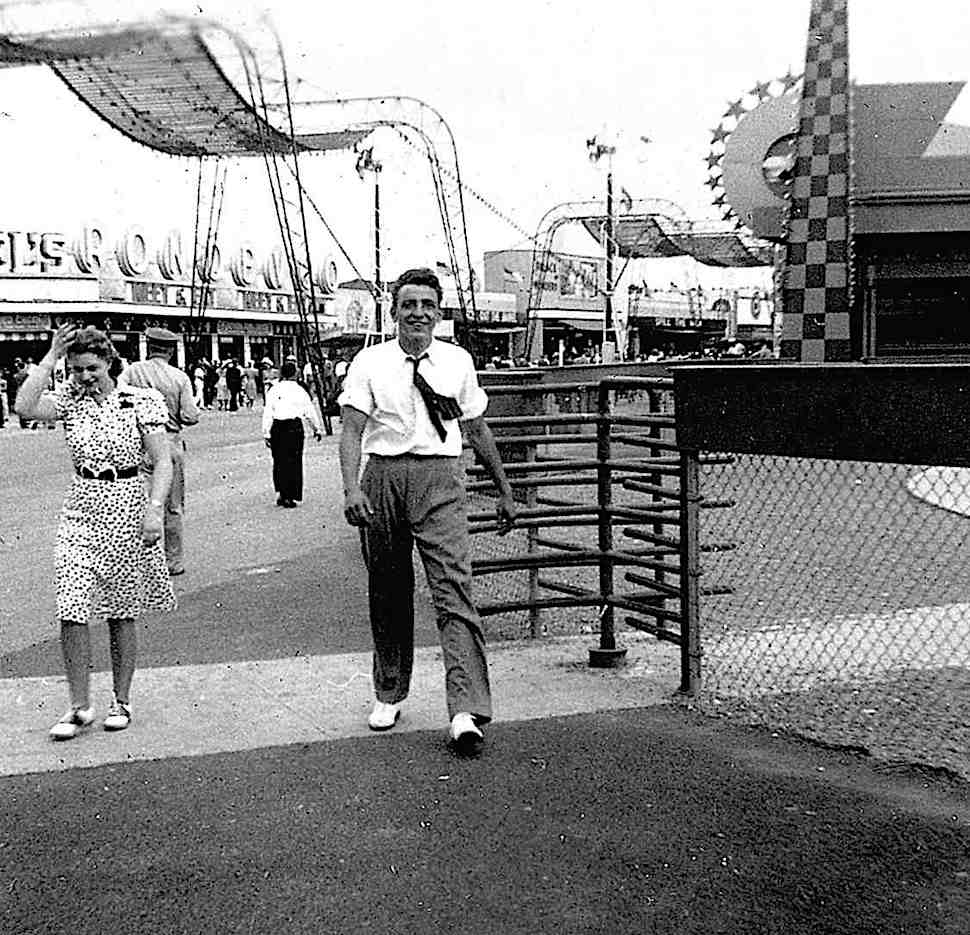 windy people at the 1939 New York Worlds Fair