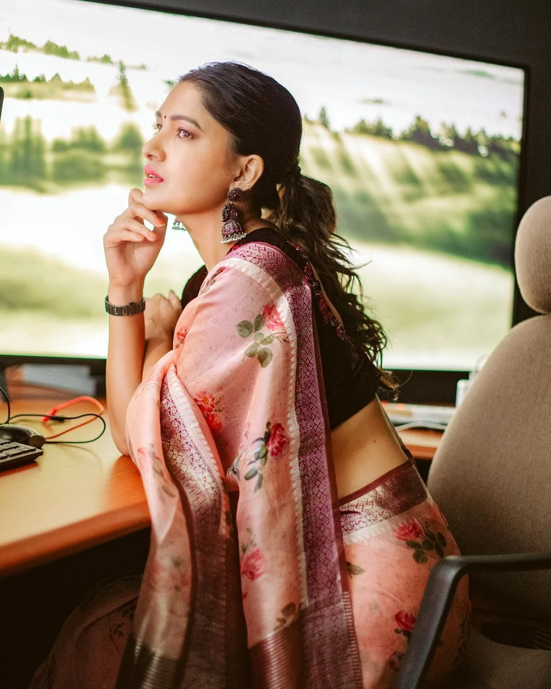 Actress Vani Bhojan Pretty Looks in Saree Photoshoot