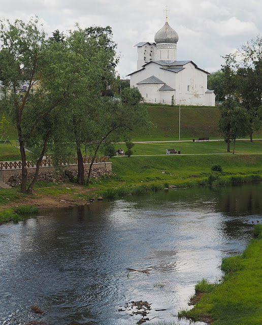 Псков, река Пскова и церковь