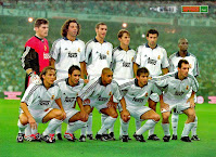 REAL MADRID C. F. - Madrid, España - Temporada 2000-01 - Casillas, Iván Campo, Iván Helguera, Savio, Figo y Makelele; Michel Salgado, Raúl, Roberto Carlos, Celades y Munitis - REAL MADRID 2 (Raúl y Figo) VALENCIA C. F. 1 (Mendieta) - 09/09/2000 - Liga de 1ª División, jornada 1 - Madrid, estadio Santiago Bernabeu - Con Vicente Del Bosque de entrenador, el Madrid ganó la Liga esta temporada