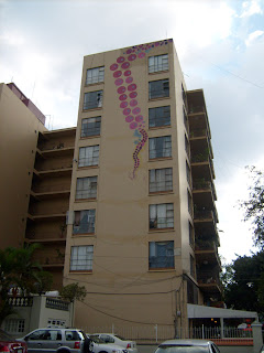 Fachada oriente (hacia calle Progreso) del Edificio Libertad. Colonia Americana, Guadalajara. Obra de Michelle López Arciga.