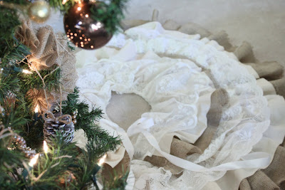 DIY: Burlap and Lace Christmas Tree Skirt