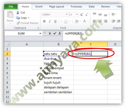  Gambar: Menggunakan fungsi UPPER() untuk mengubah teks menjadi huruf besar di Excel