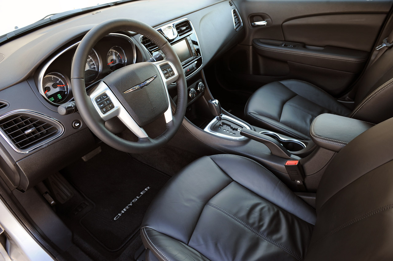 2011 Chrysler 200 Seat Design