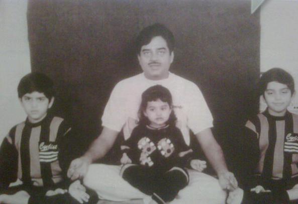 Sonakshi Sinha Childhood Photos with brothers