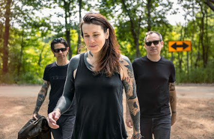 Um dos nomes mais provocadores do rock mundial, Laura Jane Grace lança projeto solo no Rio